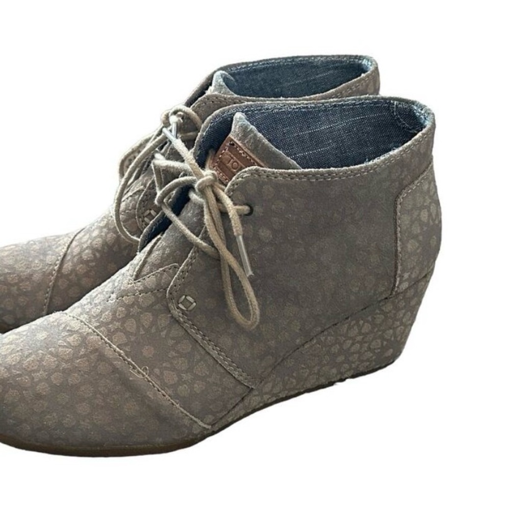 TOMS Taupe Moroccan Suede Wedge
Desert Bootie Lace Up Neutral
Women's 9.5 Toms